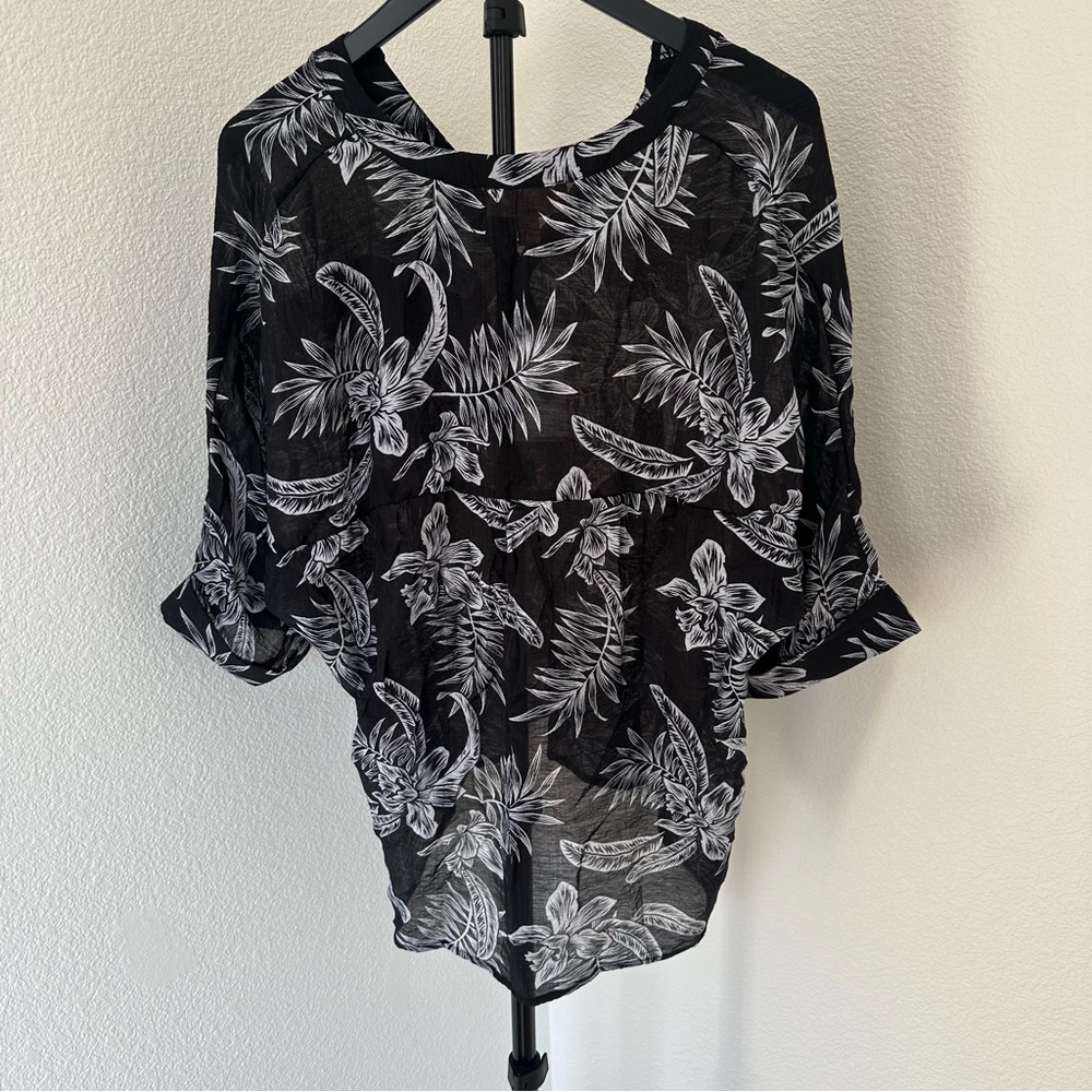 Philosophy Black and White Floral Blouse Medium - Picture 3 of 8